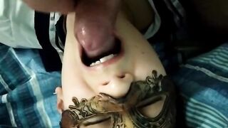 Primo piano fidanzata sborrata in faccia POV