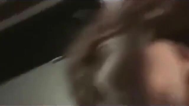 Vuoi sborrarmi in faccia? Ma devo tenere gli occhi chiusi...NO