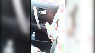 Milf succhia cazzo in auto che sborra