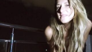 Scopata sul balcone con Milf esibizionista troia