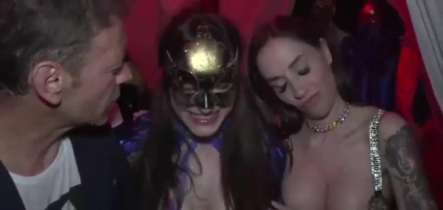 Malena La Pugliese orgia al club privè Certe Notti con Rocco Siffredi