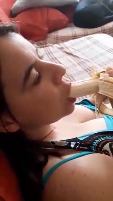 Guardate come si gusta la banana