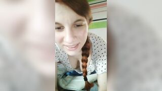 Nuda sul balcone per eccitare i vicini