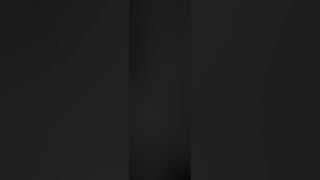 Troietta lo succhia nel bagno della discoteca