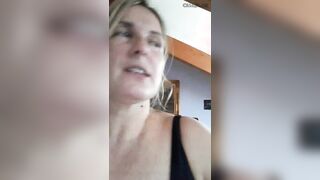 Milf italiana con grosse pere scopata in webcam