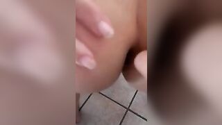 Pompa schiava che è pronta a prenderlo in culo