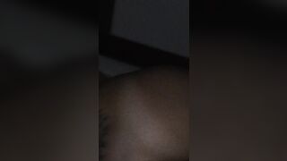 Moglie spiata nuda sul letto