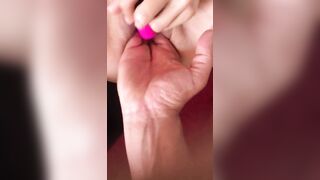 Moglie masturbata con quattro dita