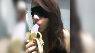 Succhiando la banana