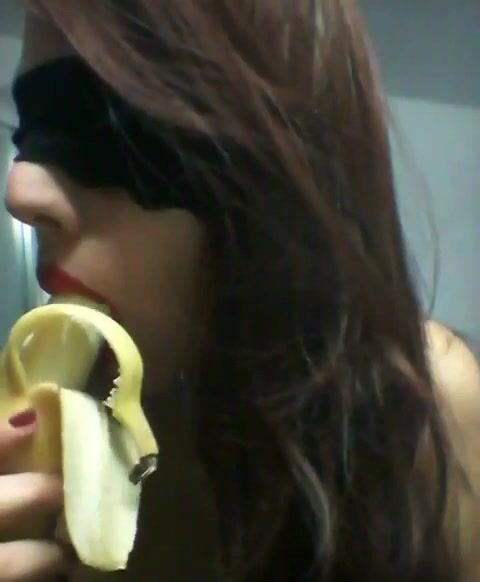Succhiando la banana