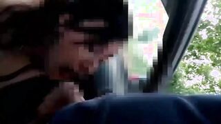 Italiana cuckold scopata in un parcheggio e riempita