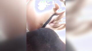 Teen si riprende mentre si masturba