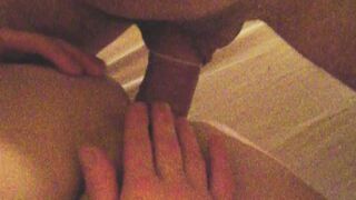 Durante una gangbang un singolo la vuole inculare ma Anna teme sia troppo grosso