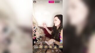 Denise limona con la sua amica in live Instagram