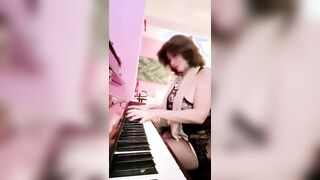 Milly D'Abbraccio musica, tette e fica