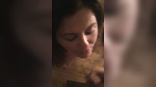 Sto sborrando tira fuori la lingua