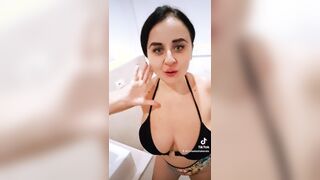 Come ballano bene queste tettone Tiktok