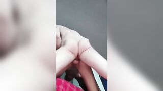 La riprendo mentre la scopo a novanta e viene