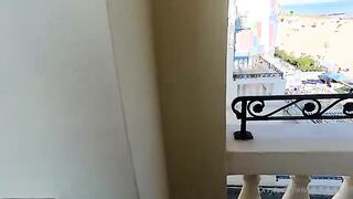 Priscilla Salerno scopata nel balcone del resorte