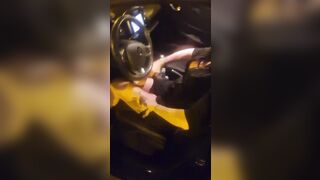 Marilena Pecora Nera Pescara toglie il perizoma in auto