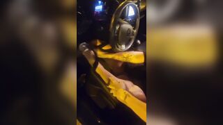 Marilena Pecora Nera Pescara toglie il perizoma in auto