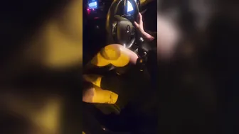 Marilena Pecora Nera Pescara toglie il perizoma in auto