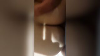 Moglie troia si fa allargare il buco del culo