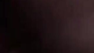 Alla troietta piace succhiare il cazzo