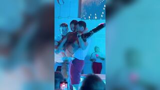 Martina Smeraldi squirta sul pubblico al Bergamosex