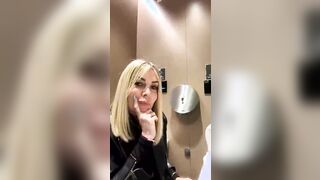 Diretta dal bagno pubblico Emanuela Mini Live Of