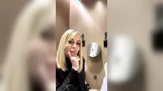 Diretta dal bagno pubblico Emanuela Mini Live Of