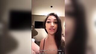 Naomi in diretta con amica bionda tettona OF