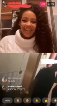 Leo guarda che tette - Ragazza latina esce le tettone agli amici
