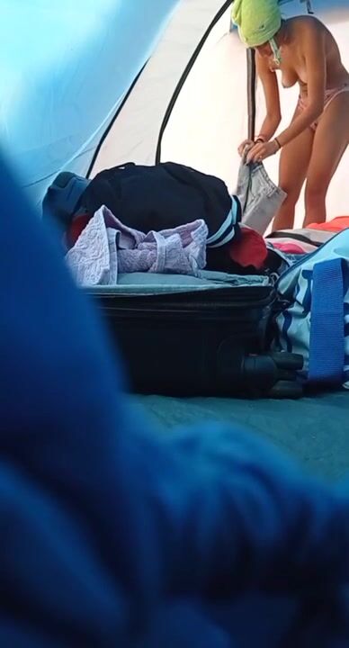 Ragazza italiana spy in campeggio