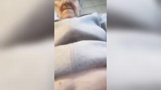 Nonna italiana con la fica pelosa brizzolata si masturba