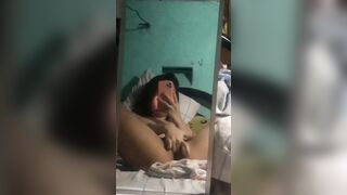 Studentessa si masturba e si riprende col cellulare