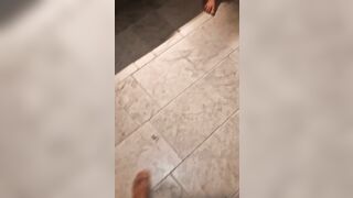 Il bull la masturba prima di scoparla