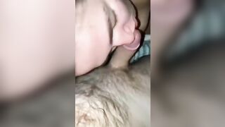 Pompino teen italiana Le piace succhiare il cazzo