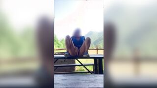 Porca abruzzese si masturba outdoor