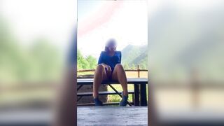 Porca abruzzese si masturba outdoor