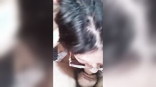 Fai vedere bene come viene Pompino fidanzata con occhiali