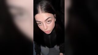 Se te lo succhio mi prometti che mi fai diventare famosa? Certo amore