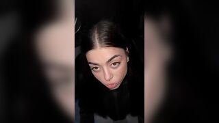 Se te lo succhio mi prometti che mi fai diventare famosa? Certo amore