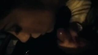 Pompino sotto casa in macchina fidanzata