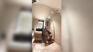 Federica scopata sotto la doccia of