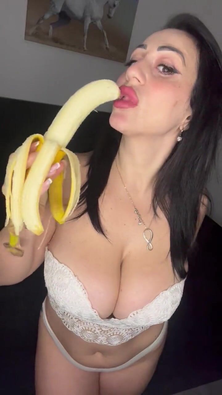 Sara Piras e la banana