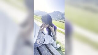 Pompino all'aperto coppia esibizionista