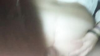 Lo spingo dolcemente nell'ano di mia moglie