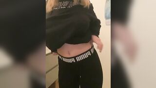 Zoe spogliarello OF Maleducata