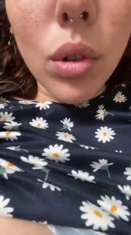 Troia pugliese tettona si masturba
